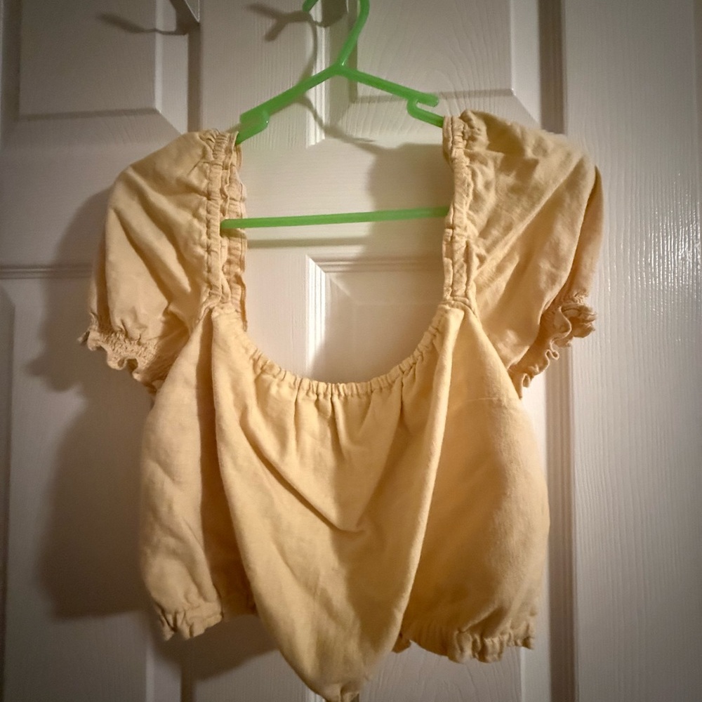 Abercrombie & Fitch pale yellow puff sleeve crop top